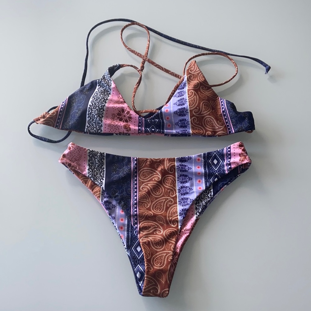🌸 Zaful Bikini top and bottom